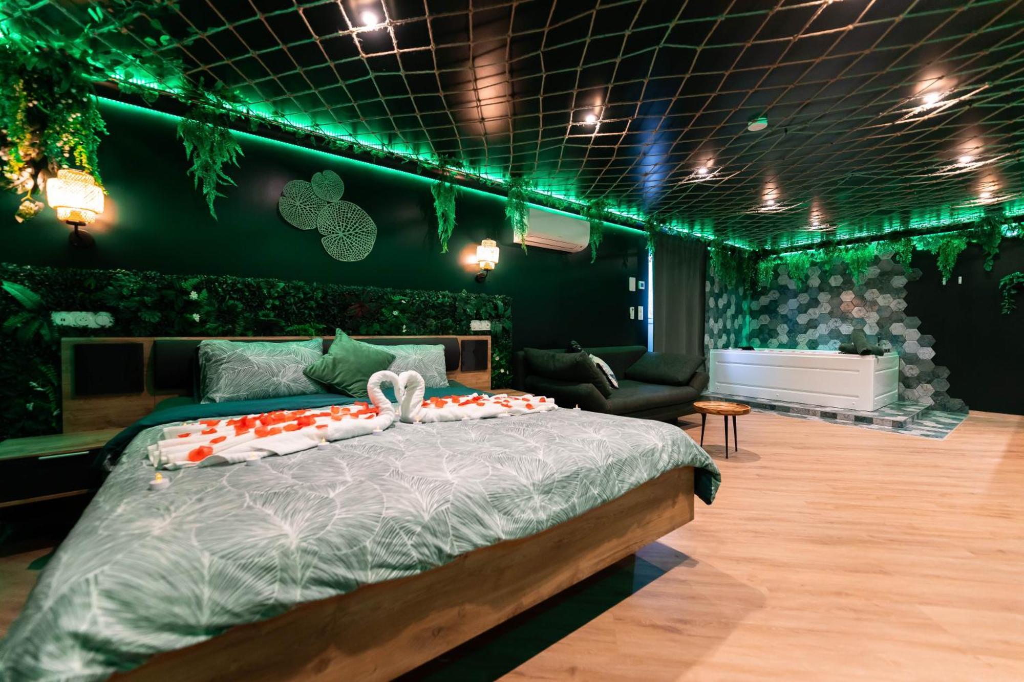 רופנהיים L'Oasis Tropicale, Jacuzzi, Love Room מראה חיצוני תמונה