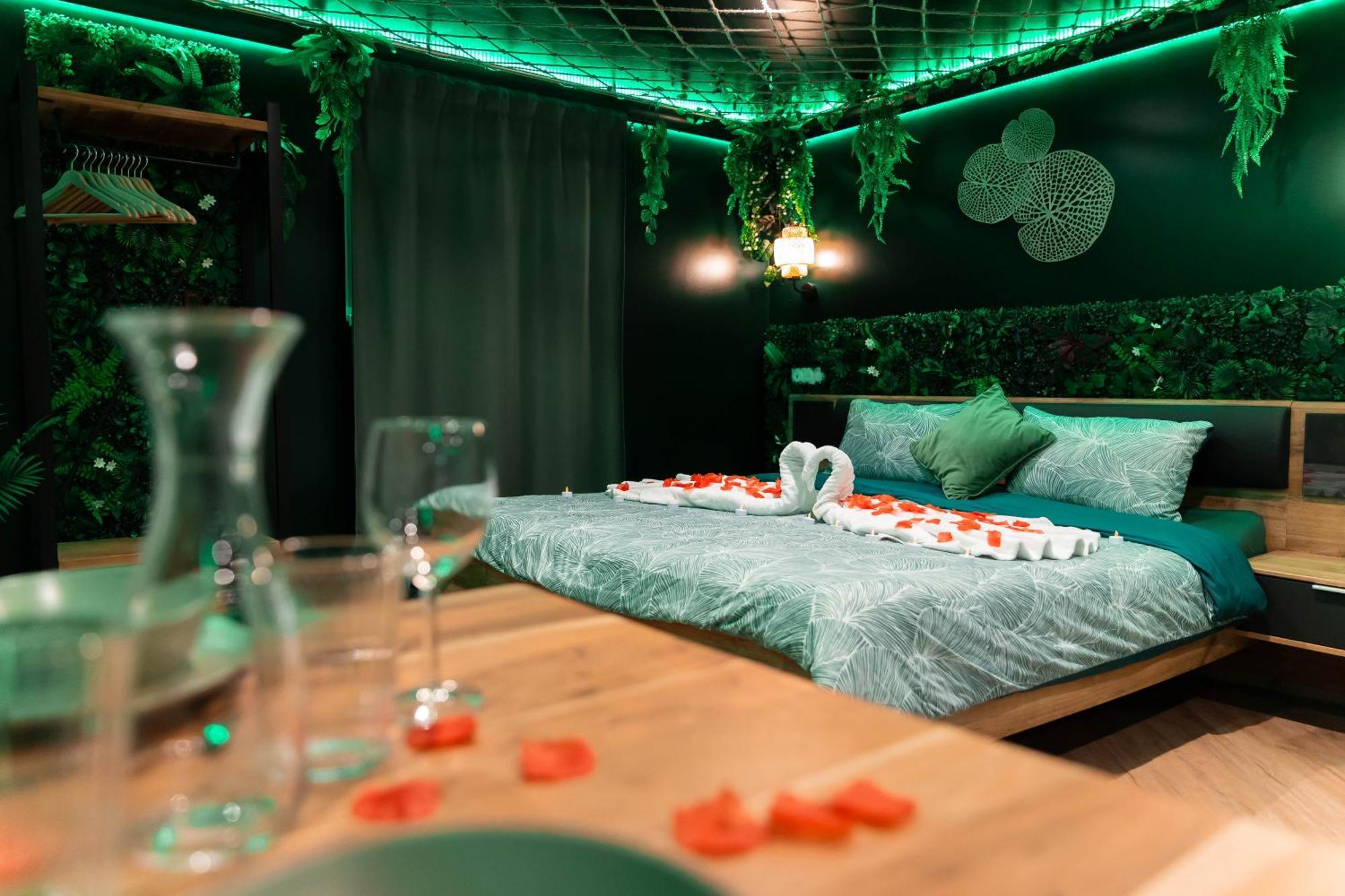 רופנהיים L'Oasis Tropicale, Jacuzzi, Love Room מראה חיצוני תמונה