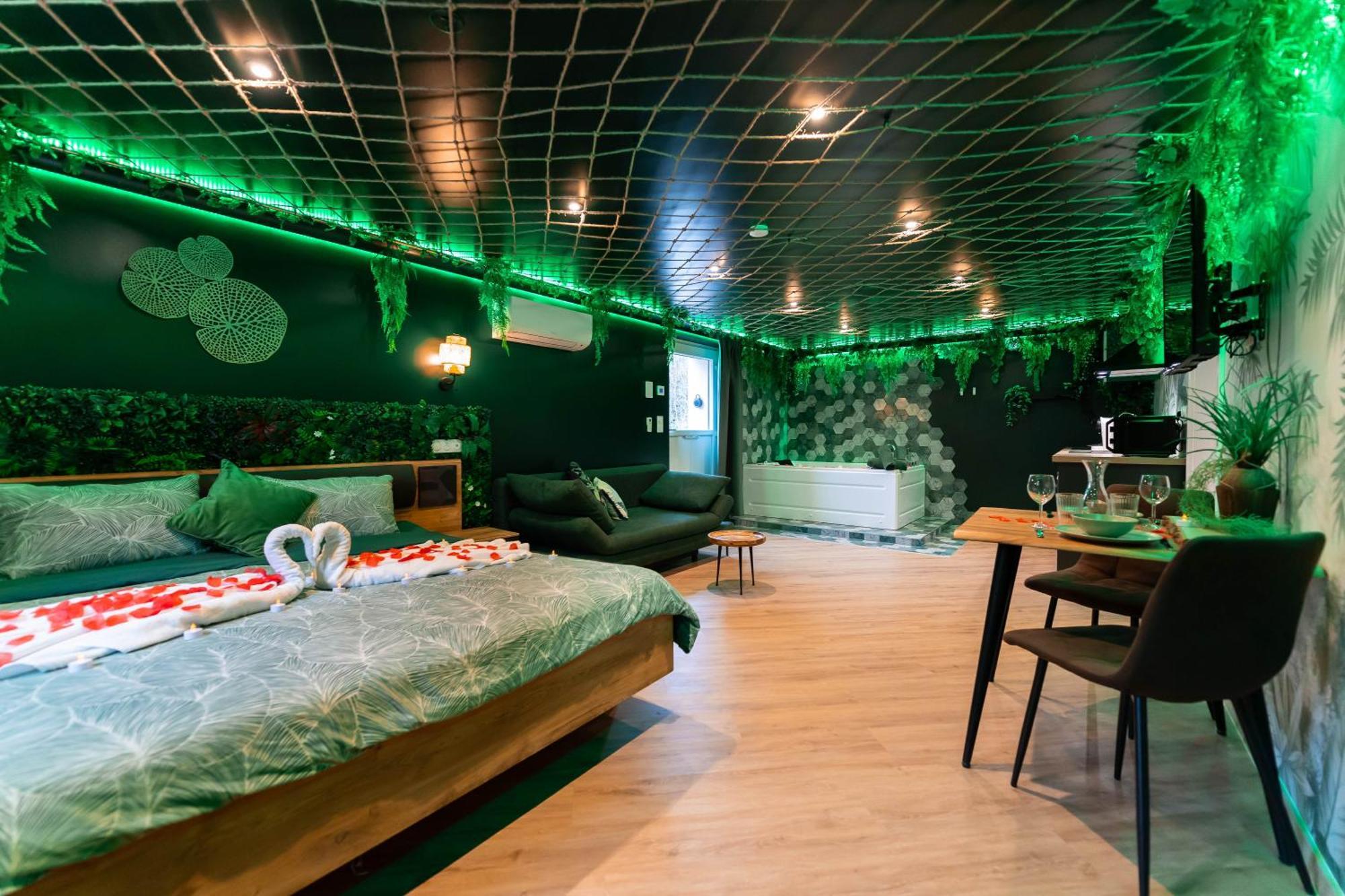 רופנהיים L'Oasis Tropicale, Jacuzzi, Love Room מראה חיצוני תמונה